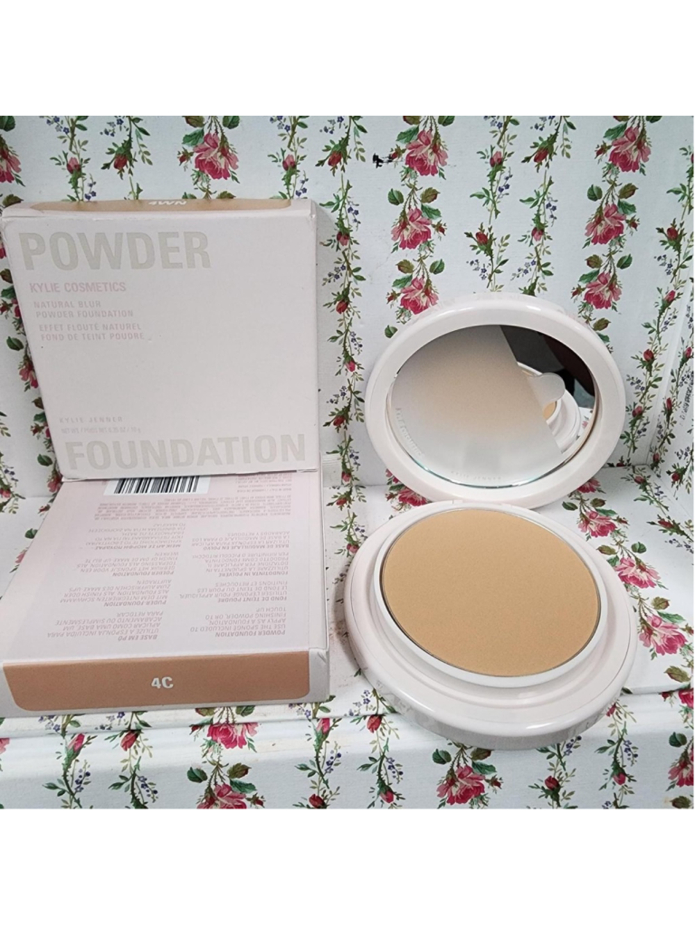 Kyle Cosmetics Natural Glow Powder Foundation in shade 4C
#kylecosmetics #founda